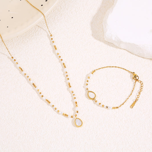 Collier doré perle pendentif goutte nacre