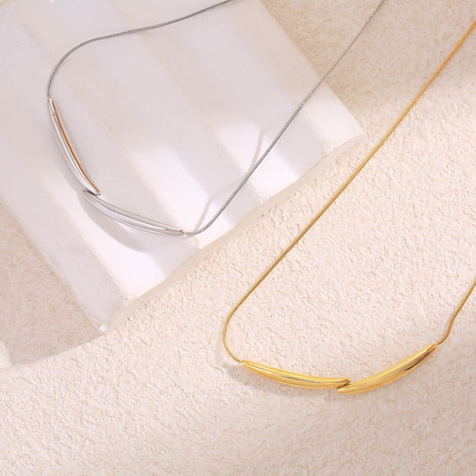 Collier Argenté Courbes Ondulées Avec Effet Duo