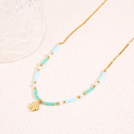 Collier doré cristaux bleus pendentif fleur