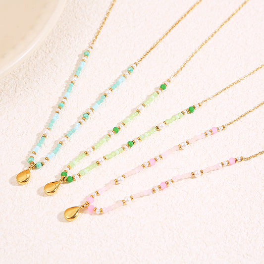 Collier doré cristaux bleus pendentif goutte