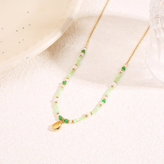 Collier doré cristaux verts pendentif goutte