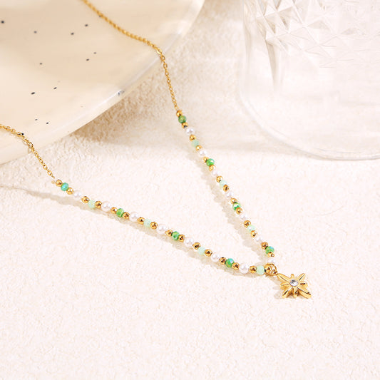 Collier doré cristaux verts pendentif étoile strass