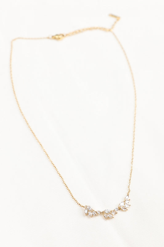 Collier Chaîne Fine Dorée Pétales Oxyde de Zirconium