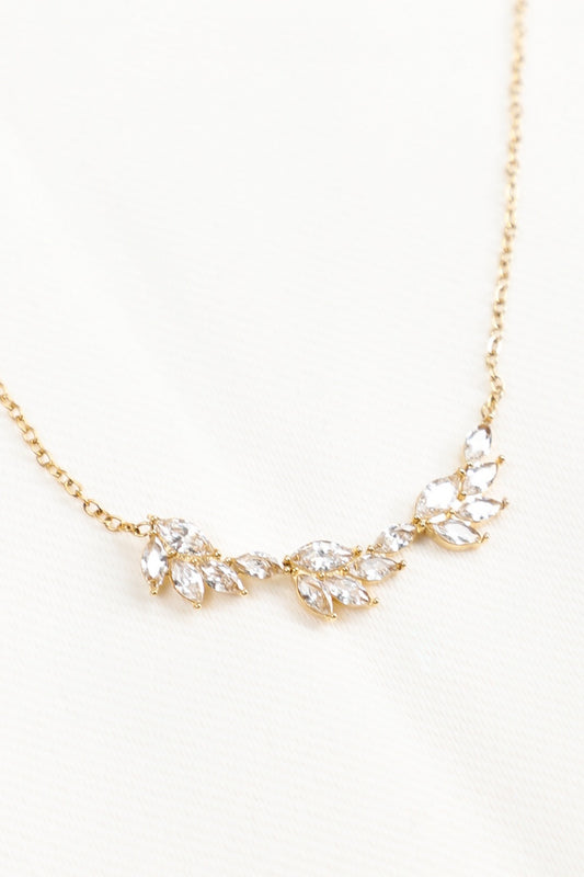 Collier Chaîne Fine Dorée Pétales Oxyde de Zirconium