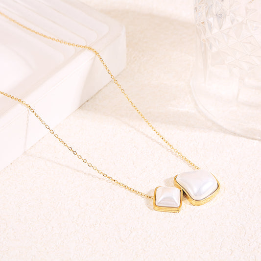 Collier chaîne fine dorée 2 pendentifs perle polie losange et forme arrondie