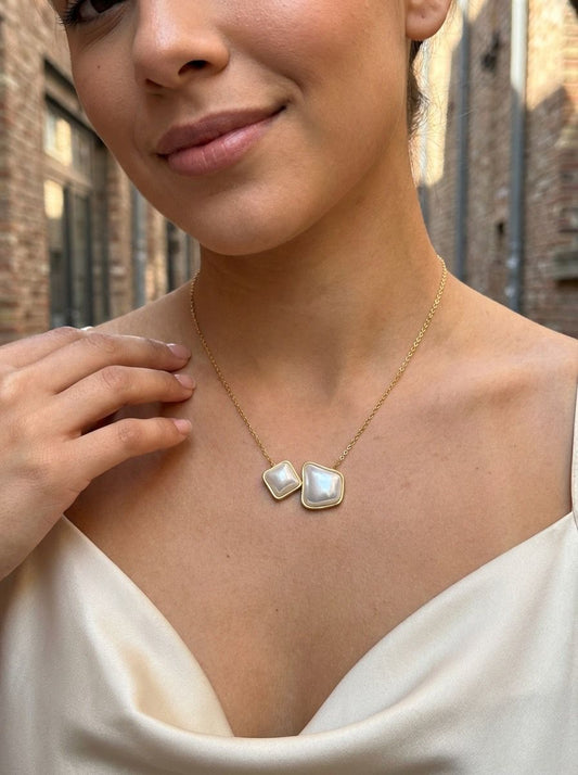 Collier chaîne fine dorée 2 pendentifs perle polie losange et forme arrondie