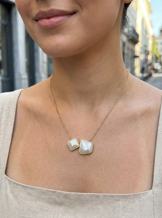 Collier chaîne fine dorée 2 pendentifs perle polie losange et forme arrondie