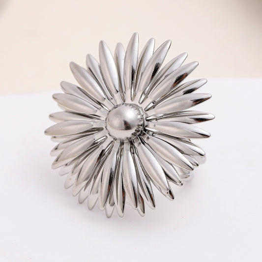 Bague ajustable à motif de doubles marguerites texturées