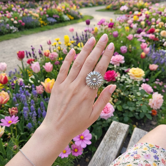 Bague ajustable à motif de doubles marguerites texturées
