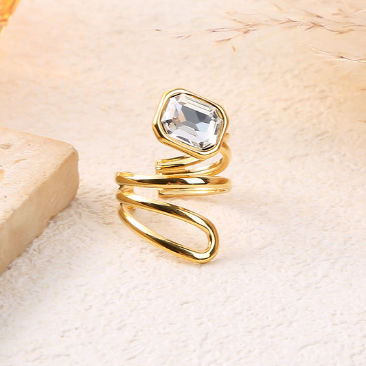 Bague dorée spirale ouverte ornée d’un cristal rectangulaire facetté