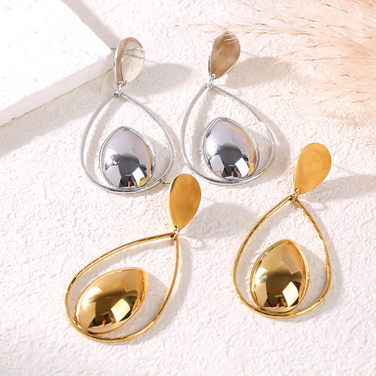 Boucles d'oreilles pendantes argentées forme goutte ajourée médaillon central bombé effet miroir