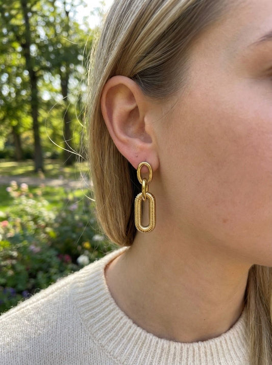 Boucles d'oreilles dorées pendantes  chaînes texturés