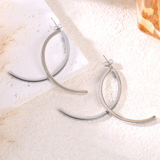Boucles d’oreilles argentées double arc entrelacé