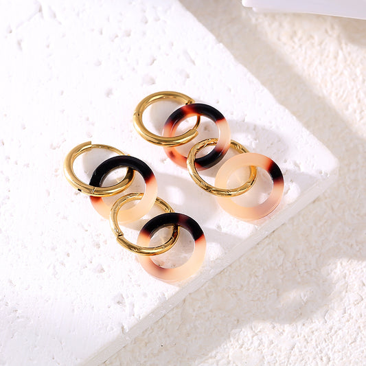 Boucles d’oreilles anneaux dorées alternant cercles dorés et à motifs animaliers