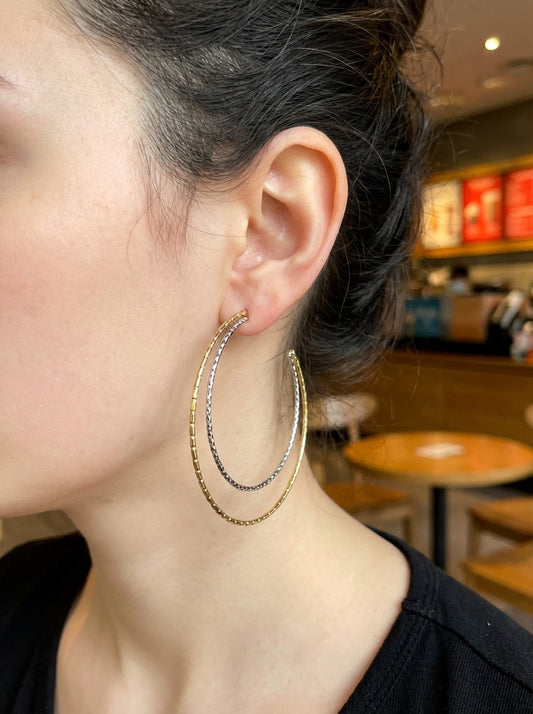 Boucles d’oreilles double créoles ouvertes bicolores dorées et argentées finition brossée