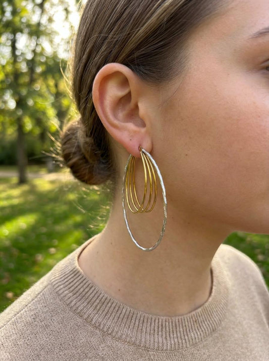 Boucles d'oreilles bicolores à anneaux ovales reliés texturés