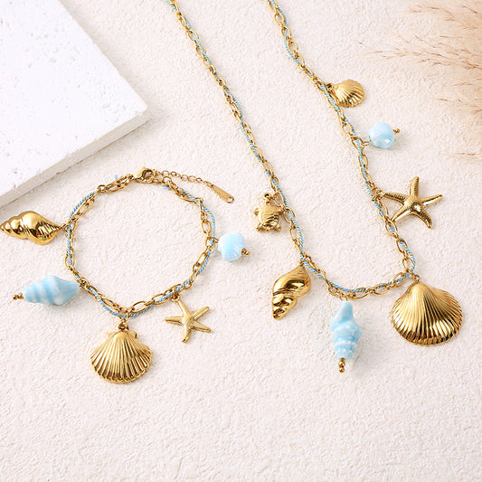 Bracelet chaîne dorée cordon bleu ciel charms coquillages bleu