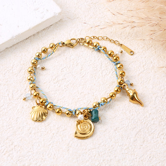 Bracelet chaîne perlée doré cordon bleu charms coquillages et pierre vert émeraude