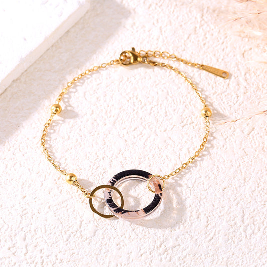 Bracelet chaîne dorée avec cercles doré et à motif animalier