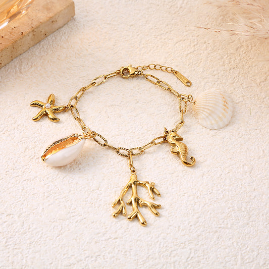 Bracelet chaîne dorée charms hippocampe corail coquillage