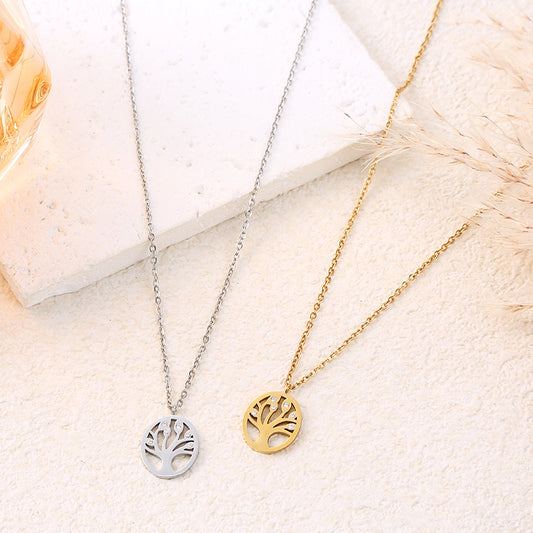 Collier chaîne argentée avec pendentif arbre de vie et strass sur les branches