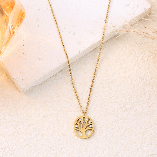 Collier chaîne dorée avec pendentif arbre de vie et strass sur les branches