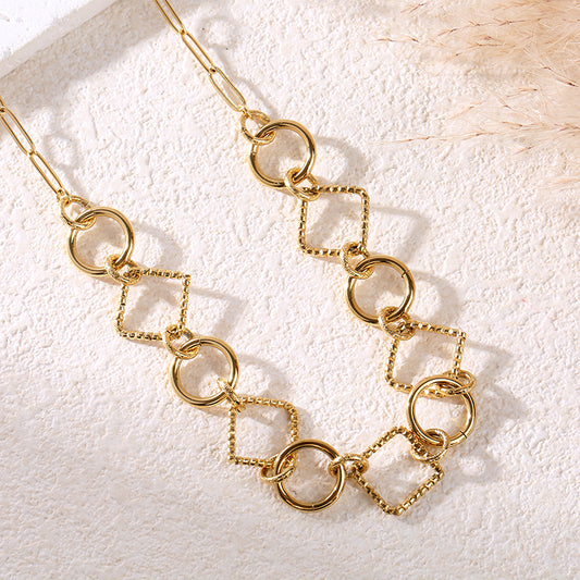 Collier chaîne dorée maillons ronds lisses et martelés alternés carrés striés