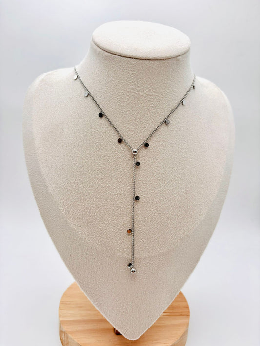 Collier argenté avec mini pastilles en Y