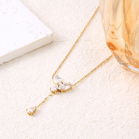 Collier chaîne dorée pendentif floral scintillant et strass suspendu