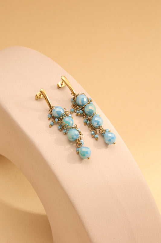 Boucles d'Oreilles Dorées Pendantes Avec Chaîne De Cristaux Bleues Et Finitions Raffinées