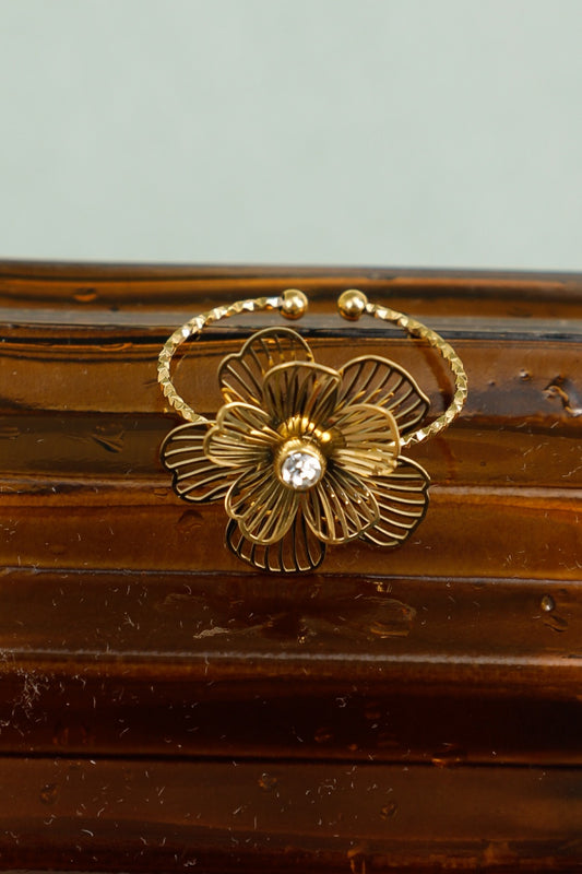 Bague Fine Dorée Fleur Ajourée Strass Central