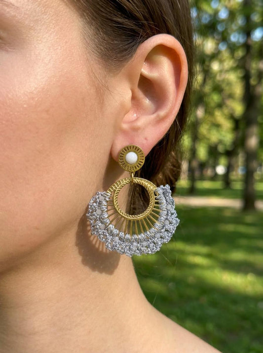 Boucles d'oreilles Pendantes Dorées Éventail Tissé et Pierre
