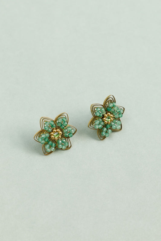 Boucles d'Oreilles Dorées Fleurs Ajourées Avec Perles Vert Sauge et Strass Au Centre