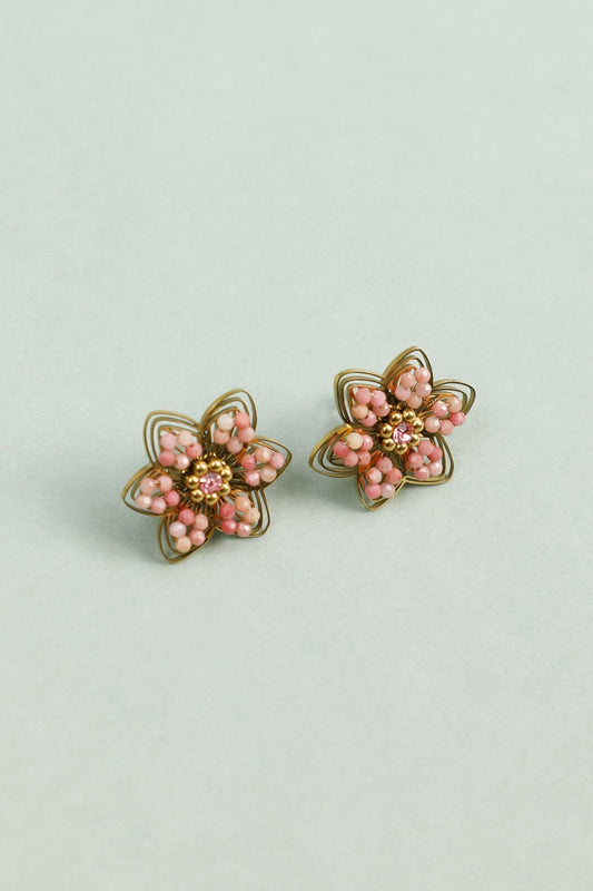 Boucles d'Oreilles Dorées Fleurs Ajourées Avec Perles Roses et Strass Au Centre