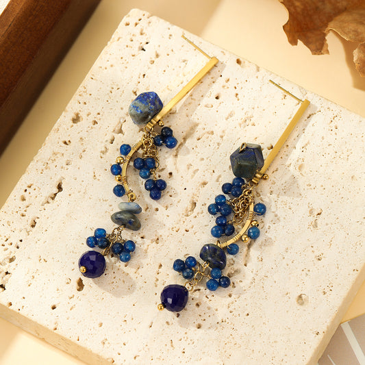 Boucles d'Oreilles Pendantes Dorées Avec Pierres Bleues et Détails Géométriques