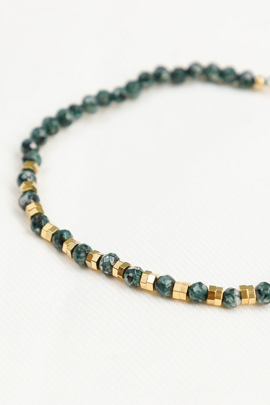 Bracelet Perles Vertes Africaines Avec Détails Dorés