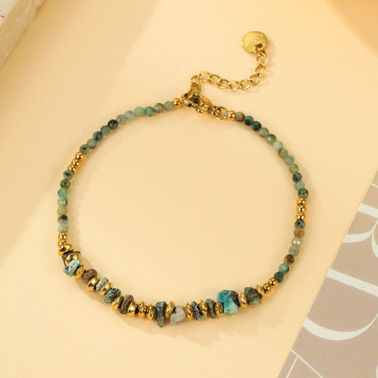 Bracelet Doré Perles Facettées Vert Sauge et Éclats de Turquoise Africaine