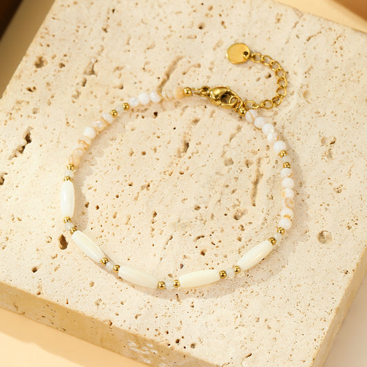 Bracelet Doré Perles Blanches et Éclats de Nacre Allongés