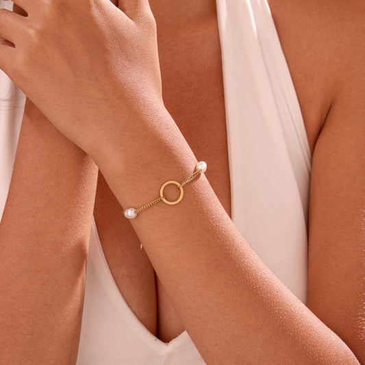 Bracelet Double Chaîne Dorée à Anneaux Ronds et Perles Blanches