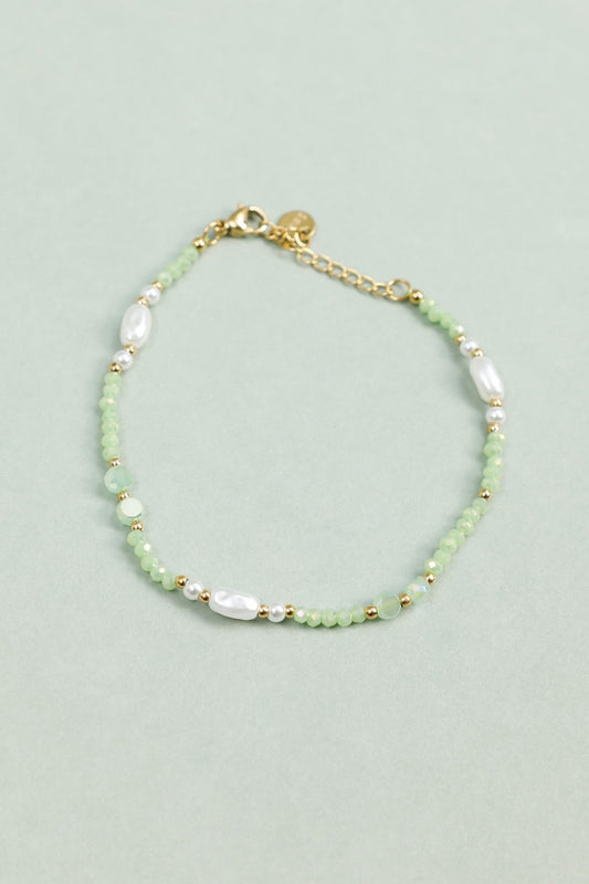 Bracelet Perles Vertes Nacrées Avec Détails Dorés