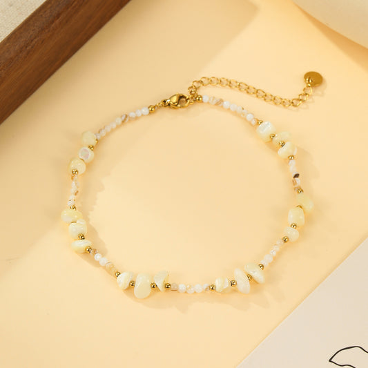 Chaîne de Cheville Perles Irrégulières Nacrées et Détails Dorés