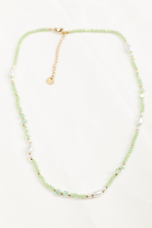 Collier Perlé Vert et Perles Nacrées Avec Détails Dorés