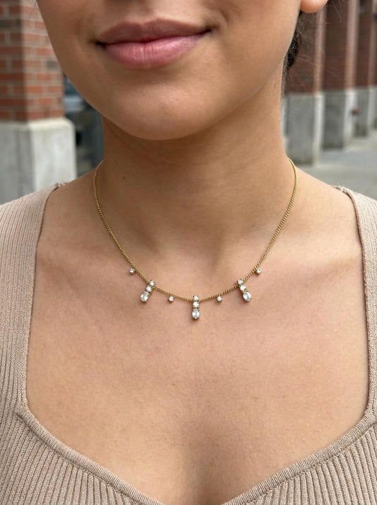Collier Chaîne Dorée Pendentif Strass Suspendus