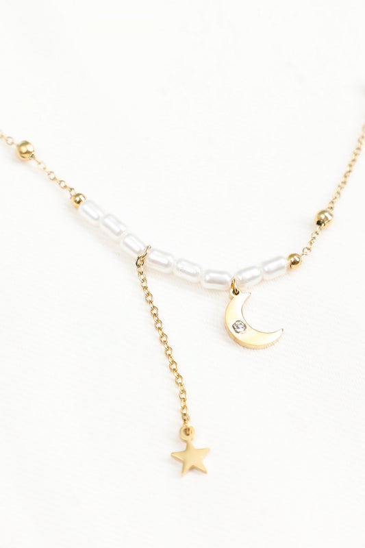 Collier en Y Doré Perles Blanches et Pendentifs Lune et Etoile