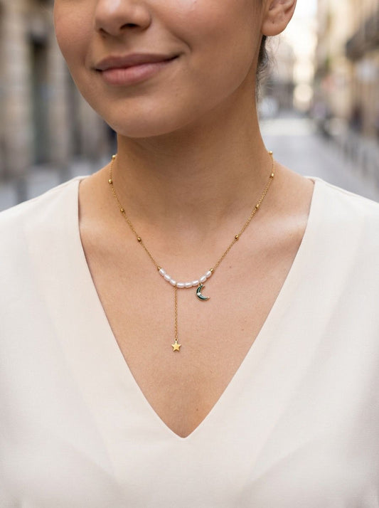 Collier en Y Doré Perles Blanches et Pendentifs Lune et Etoile