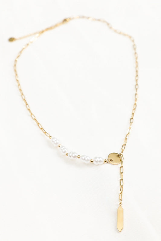 Collier Chaîne Maillon Dorée Perles Baroques Blanches, Pendentif Rond et Plaque Rectangulaire