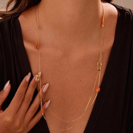 Collier Sautoir Fin Perles Blanches et Détails Anneaux Dorés