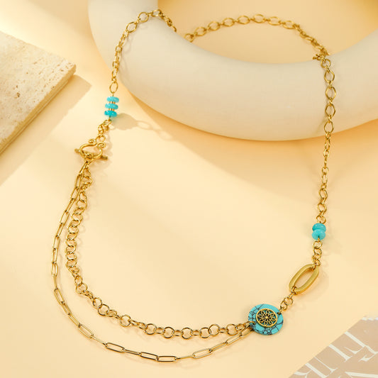 Collier Sautoir Double Chaîne Dorée Avec Pierres Turquoises et Détails Ethniques