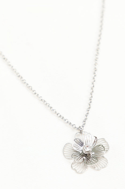 Collier Chaîne Fine Argentée Fleur Ajourée Strass Central