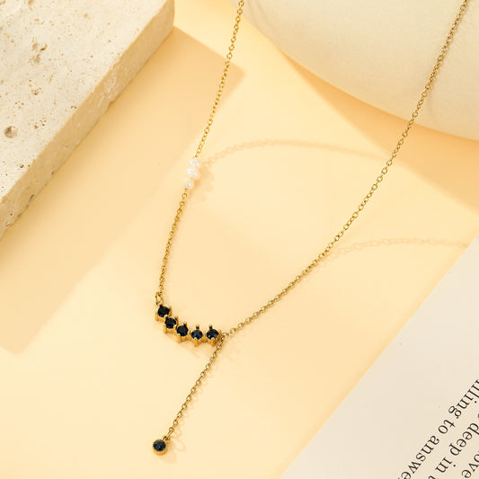 Collier Chaîne Fine Dorée Avec Strass Noir et Perles